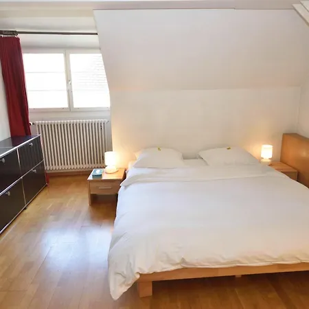 Beautiful In The Old Town - Symbol 2 4st R Цюрих