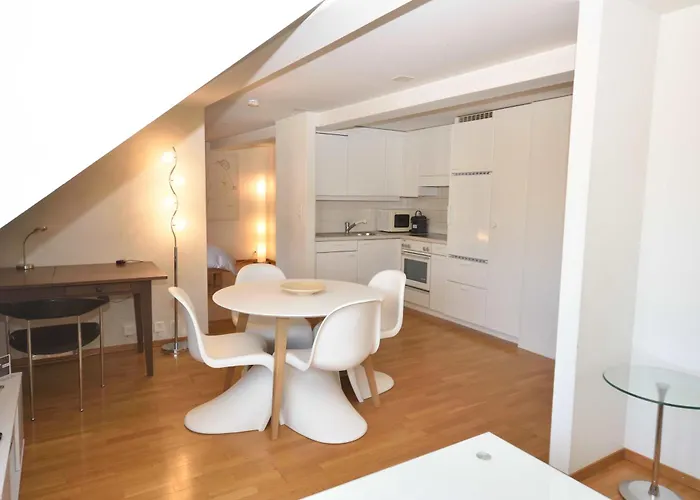 Beautiful In The Old Town - Symbol 2 4st R